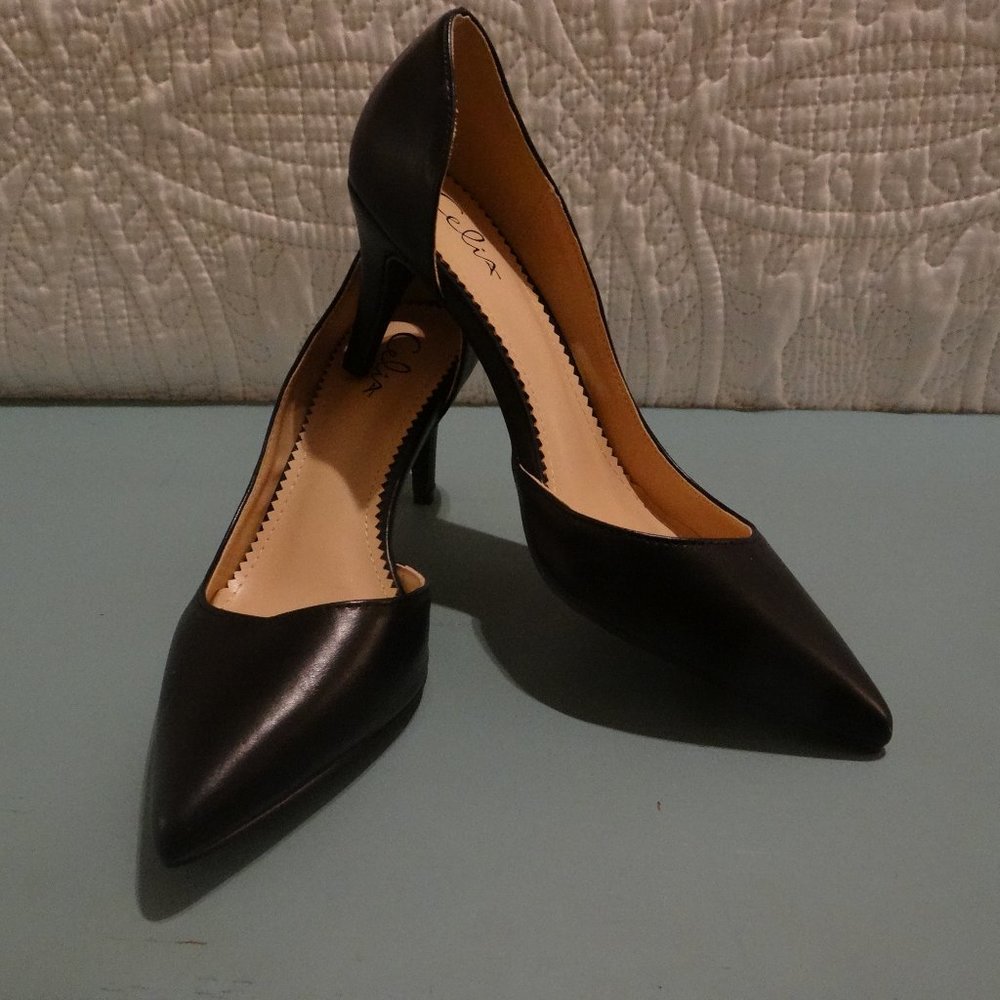 Black Pumps